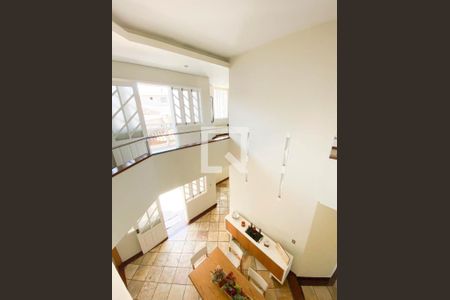 Casa à venda com 3 quartos, 330m² em Copacabana, Belo Horizonte