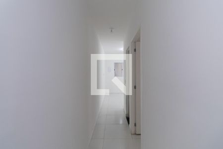 Corredor de apartamento para alugar com 2 quartos, 50m² em Vila Nelson, São Paulo