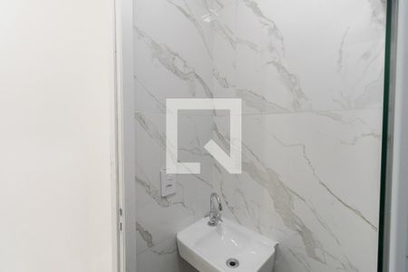 Banheiro de apartamento para alugar com 2 quartos, 40m² em Vila Nelson, São Paulo