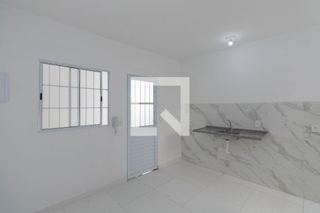 Sala / Cozinha de apartamento para alugar com 2 quartos, 40m² em Vila Nelson, São Paulo