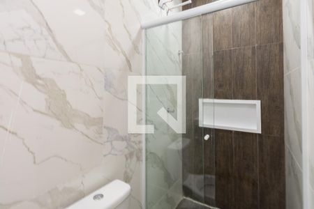 Banheiro de apartamento para alugar com 2 quartos, 50m² em Vila Nelson, São Paulo