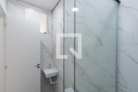 Banheiro de apartamento para alugar com 2 quartos, 50m² em Vila Nelson, São Paulo