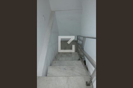 Escada de apartamento para alugar com 2 quartos, 85m² em Centro, Nova Iguaçu