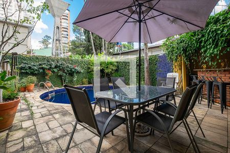 Quintal de casa à venda com 4 quartos, 189m² em Vila Madalena, São Paulo