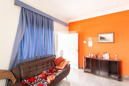 Sala de casa à venda com 4 quartos, 250m² em Padre Eustáquio, Belo Horizonte