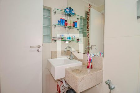 Banheiro de apartamento à venda com 1 quarto, 39m² em São Sebastião, Porto Alegre