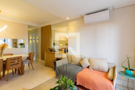 Sala de Estar de apartamento à venda com 2 quartos, 72m² em Jardim Itapeva, São Paulo