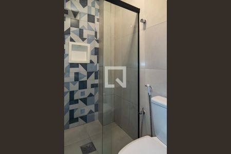 Banheiro de kitnet/studio para alugar com 0 quarto, 34m² em Bela Vista, São Paulo