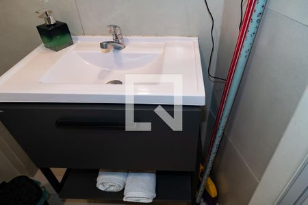 Banheiro de kitnet/studio para alugar com 0 quarto, 34m² em Bela Vista, São Paulo