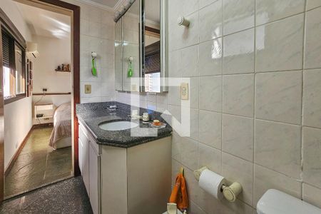Banheiro da suíte de apartamento para alugar com 3 quartos, 120m² em Centro, Guarujá