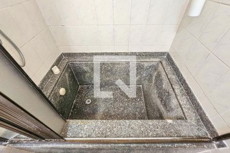 Banheiro da suíte de apartamento para alugar com 3 quartos, 120m² em Centro, Guarujá