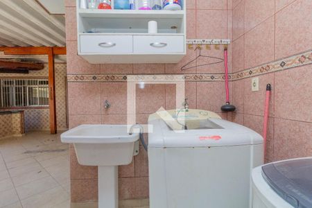 Área de Serviço de casa para alugar com 4 quartos, 250m² em Vila Nhocuné, São Paulo