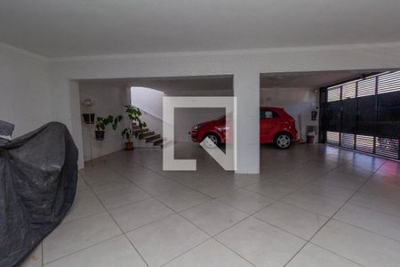 Garagem de casa para alugar com 4 quartos, 250m² em Vila Nhocuné, São Paulo
