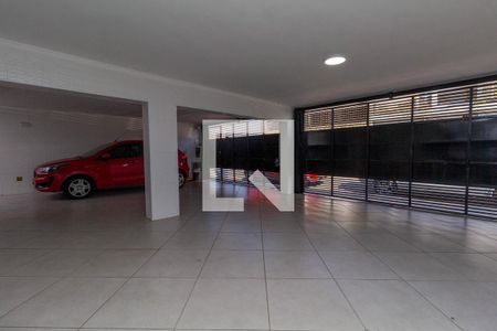 Garagem de casa para alugar com 4 quartos, 250m² em Vila Nhocuné, São Paulo