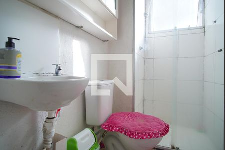 Banheiro Social de apartamento à venda com 2 quartos, 45m² em Mário Quintana, Porto Alegre