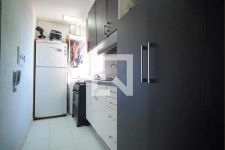 Cozinha de apartamento à venda com 2 quartos, 45m² em Mário Quintana, Porto Alegre