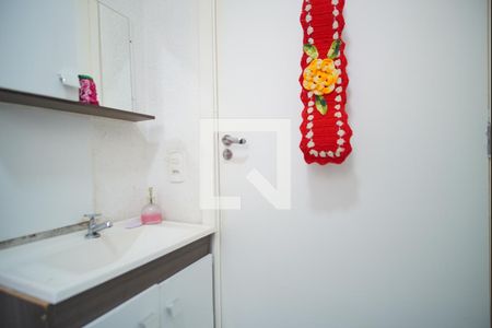 Banheiro  de apartamento à venda com 2 quartos, 41m² em Mário Quintana, Porto Alegre