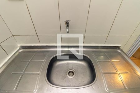 Cozinha de kitnet/studio para alugar com 1 quarto, 28m² em República, São Paulo