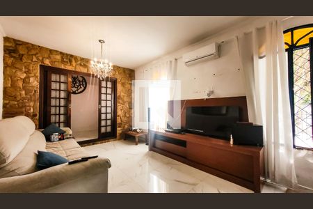 Sala de casa à venda com 3 quartos, 300m² em Parque São Quirino, Campinas