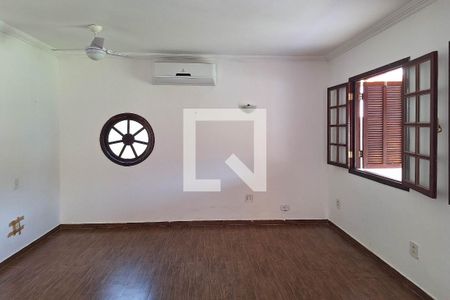 Sala de casa à venda com 2 quartos, 360m² em Piratininga, Niterói
