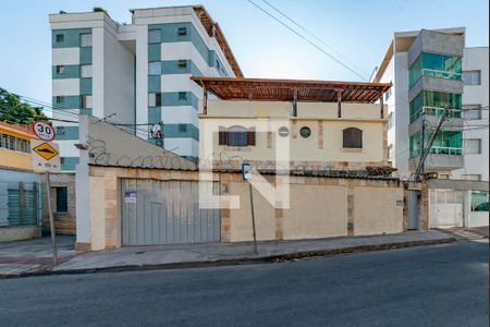 Fachada de casa para alugar com 5 quartos, 563m² em Calafate, Belo Horizonte