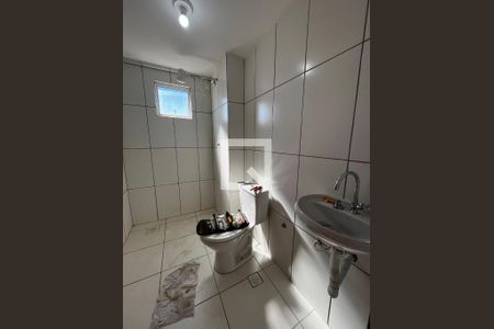 Banheiro de apartamento à venda com 2 quartos, 52m² em Qr 311, Brasília