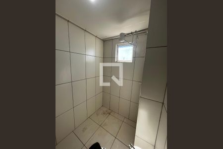Banheiro de apartamento à venda com 2 quartos, 52m² em Qr 311, Brasília