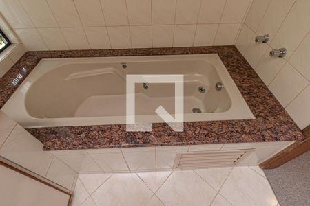 Banheiro da Suíte de apartamento à venda com 4 quartos, 269m² em Vila Izabel, Curitiba