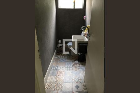 Banheiro  de casa à venda com 4 quartos, 220m² em Vila Aurora, São Paulo