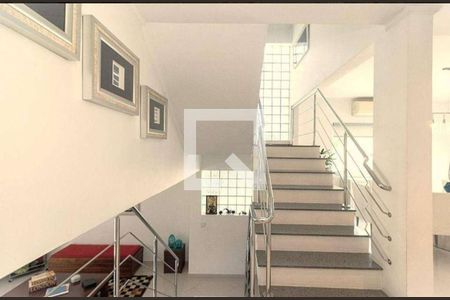 Escada de casa à venda com 4 quartos, 360m² em São Domingos, São Paulo