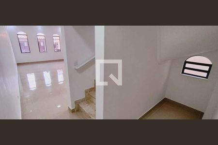 Casa à venda com 3 quartos, 300m² em Parque Sao Domingos, São Paulo