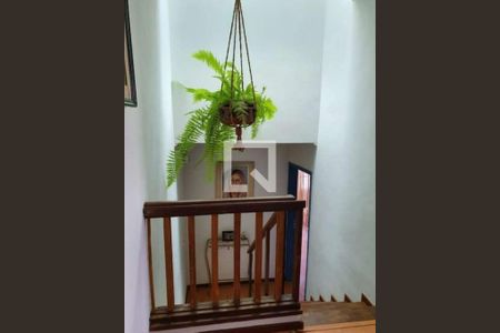 Escada de casa à venda com 3 quartos, 280m² em Parque Sao Domingos, São Paulo