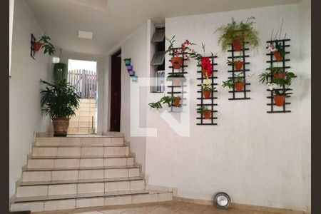 Escada de casa à venda com 3 quartos, 280m² em Parque Sao Domingos, São Paulo