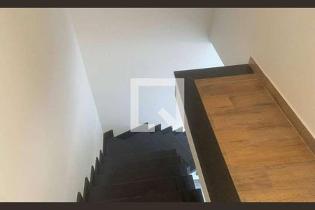 Escada de casa à venda com 3 quartos, 300m² em Parque Sao Domingos, São Paulo