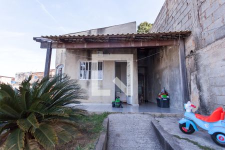 Fachada de casa à venda com 2 quartos, 354m² em Bandeirantes, Contagem