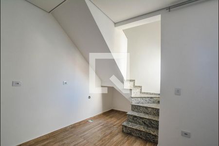 Escada de apartamento para alugar com 2 quartos, 104m² em Vila Marina, Santo André