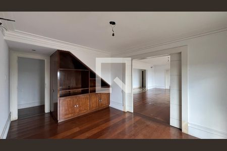 Sala de TV de apartamento à venda com 4 quartos, 525m² em Alto de Pinheiros, São Paulo