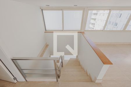 Escada de apartamento à venda com 2 quartos, 164m² em Cerqueira César, São Paulo
