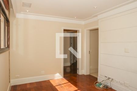 Sala de TV de apartamento à venda com 4 quartos, 244m² em Perdizes, São Paulo