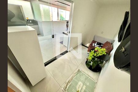 Sala piso superior de apartamento à venda com 2 quartos, 480m² em Santa Monica, Belo Horizonte
