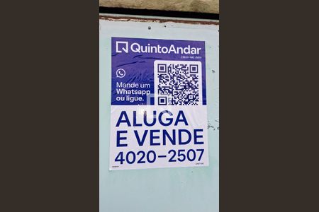 Plaquinha de casa à venda com 3 quartos, 250m² em Santa Cruz, Belo Horizonte