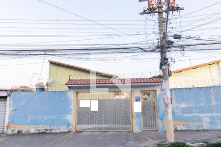 Fachada de casa de condomínio à venda com 2 quartos, 74m² em Parque Boturussu, São Paulo
