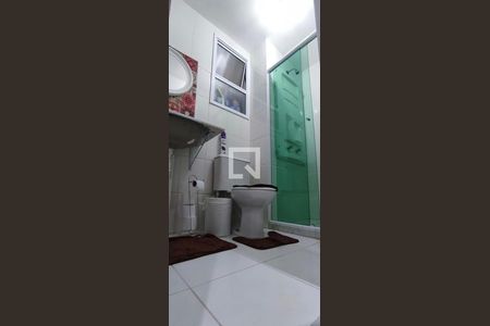 Banheiro de apartamento para alugar com 2 quartos, 61m² em Jardim Tupanci, Barueri