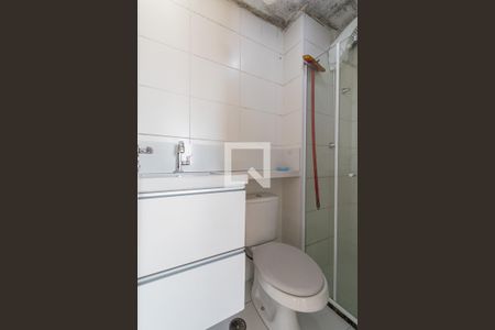 Banheiro de apartamento à venda com 2 quartos, 32m² em Vila Carmosina, São Paulo