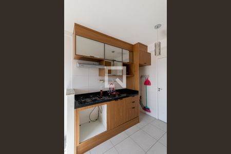 Sala/Cozinha de apartamento à venda com 2 quartos, 32m² em Vila Carmosina, São Paulo