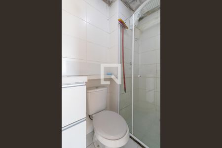 Banheiro de apartamento à venda com 2 quartos, 32m² em Vila Carmosina, São Paulo
