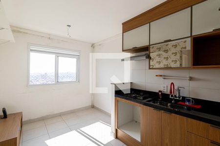 Sala/Cozinha de apartamento à venda com 2 quartos, 32m² em Vila Carmosina, São Paulo