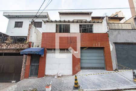 Fachada de casa à venda com 3 quartos, 260m² em Vila Mariana, São Paulo