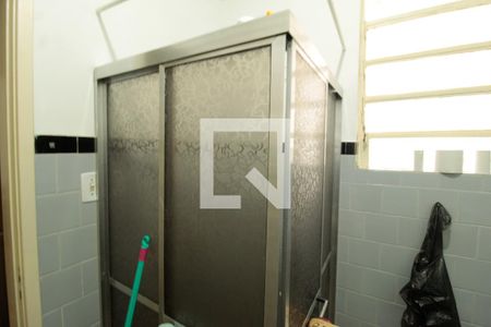 Banheiro de apartamento à venda com 1 quarto, 49m² em Floresta, Porto Alegre