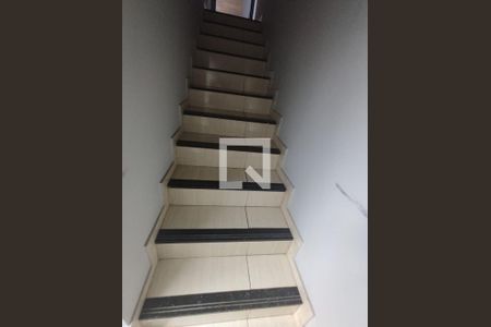 Escada de casa à venda com 2 quartos, 105m² em Parque Xangri-lá, Contagem
